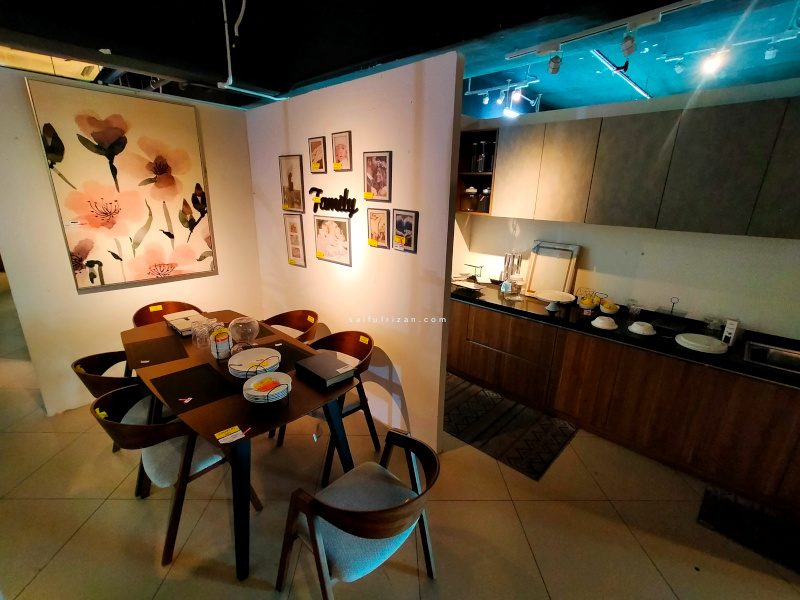 Model of dining room and kitchen
