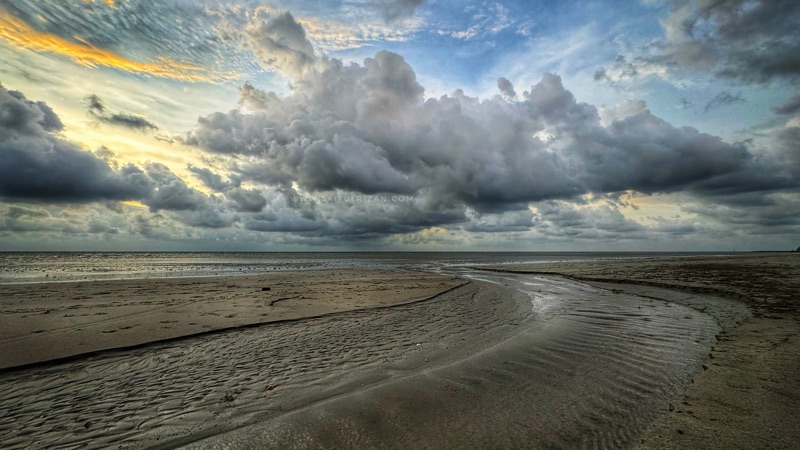 Cloud over Pohon Batu beach